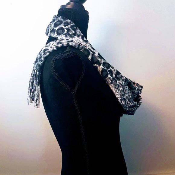 # C13  Leopard Print Scarf - Picture 2 of 8